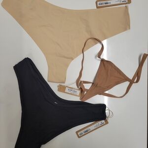 (SKIMS)3 panties for $32 new with tag, Size:M,. SKIMS-Style 023
